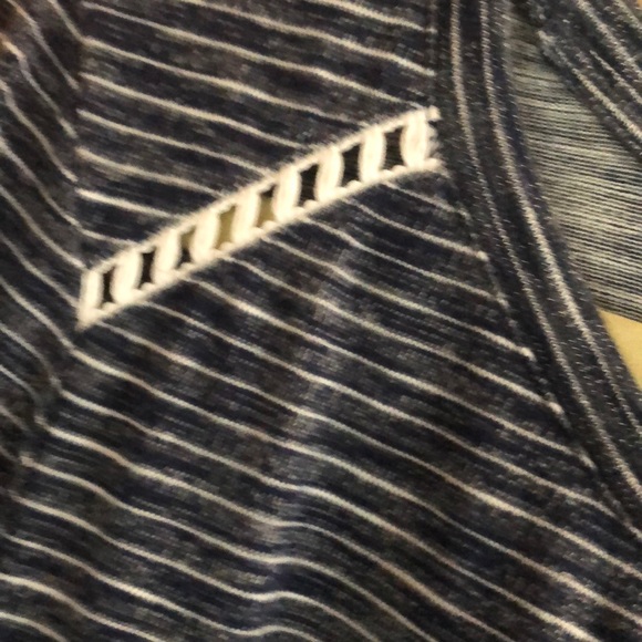 Lane Bryant navy stripe blouse size 14 - Picture 3 of 4